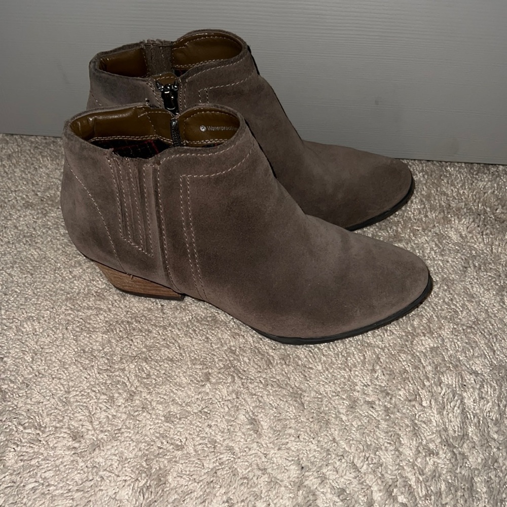 Taupe blondo boots, worn a few times 7.5